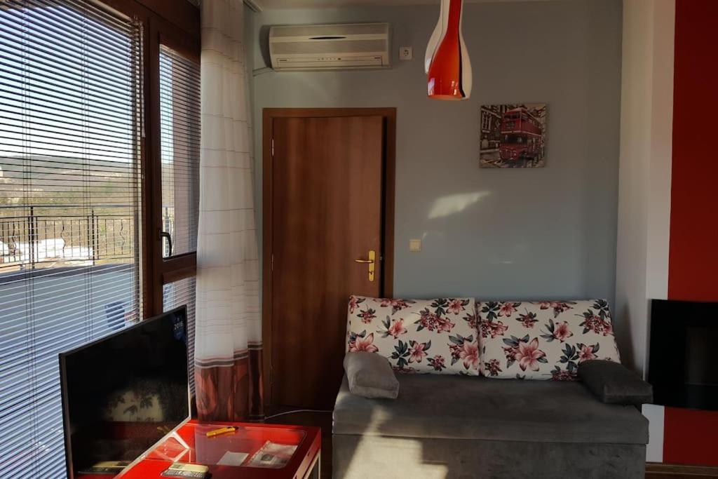 Unique Studio- Great Balcony And View! Parking Possibility! เวลีคอเทอร์โนโว ภายนอก รูปภาพ
