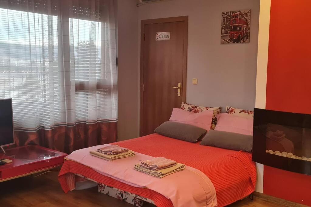 Unique Studio- Great Balcony And View! Parking Possibility! เวลีคอเทอร์โนโว ภายนอก รูปภาพ